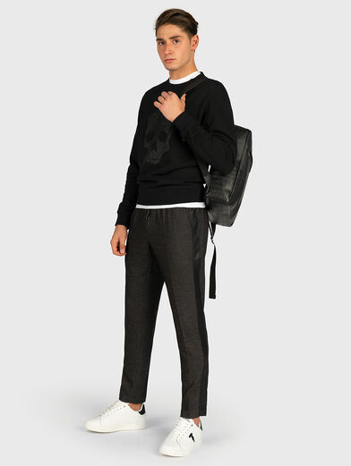 Trousers with faux leather sidebands - 4