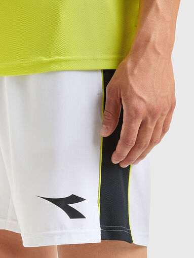 Спортни къси панталони с контрастна лента - 4