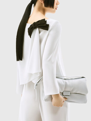 Blouse with contrast ribbon on the back - 4