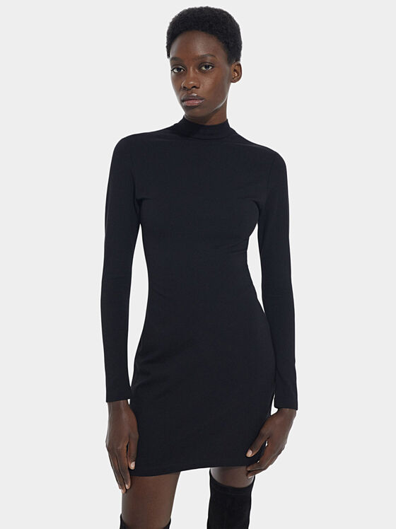 Черна мини рокля с акцентен гръб - 1