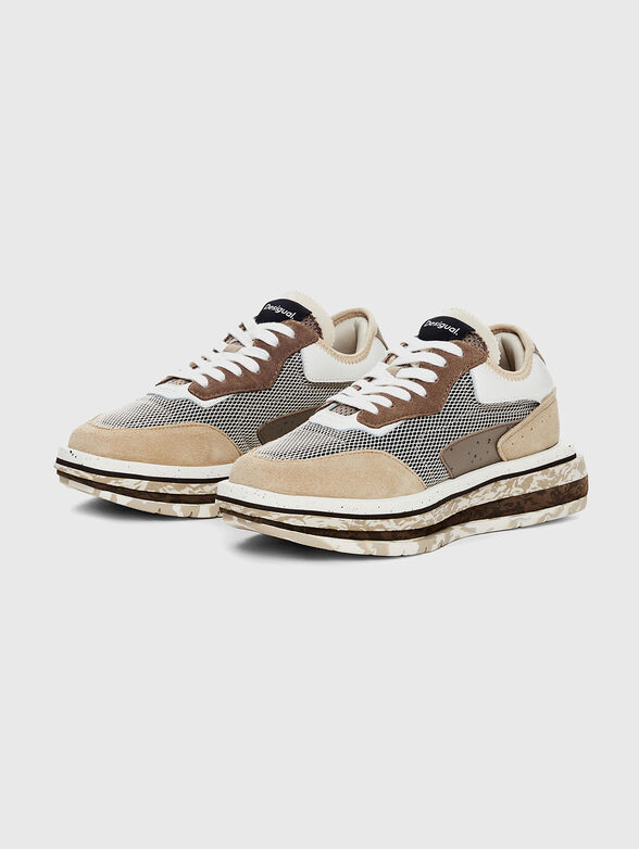 Sports shoes with contrasting panels  - 2