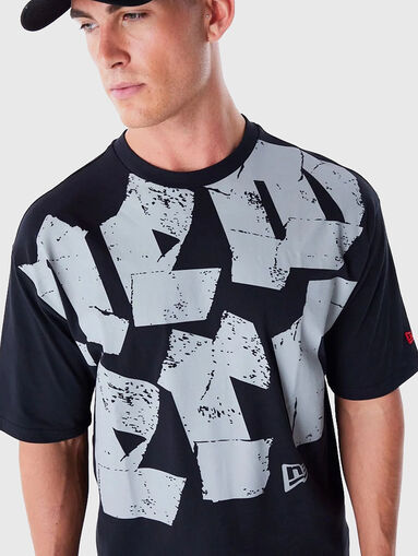 T-shirt with an accent print - 2