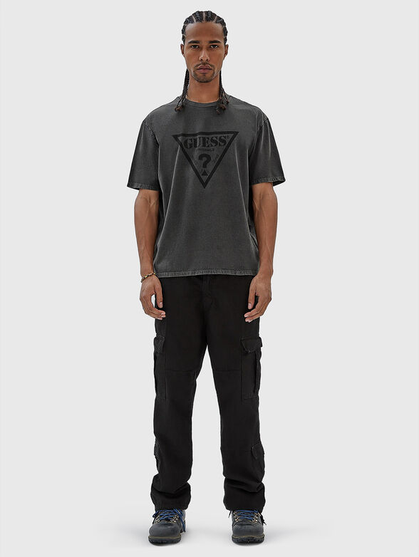 Vintage style black t-shirt with triangular logo - 2