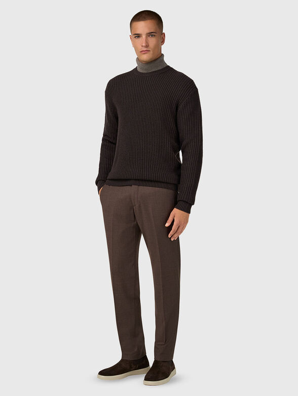 Wool sweater in dark brown - 2