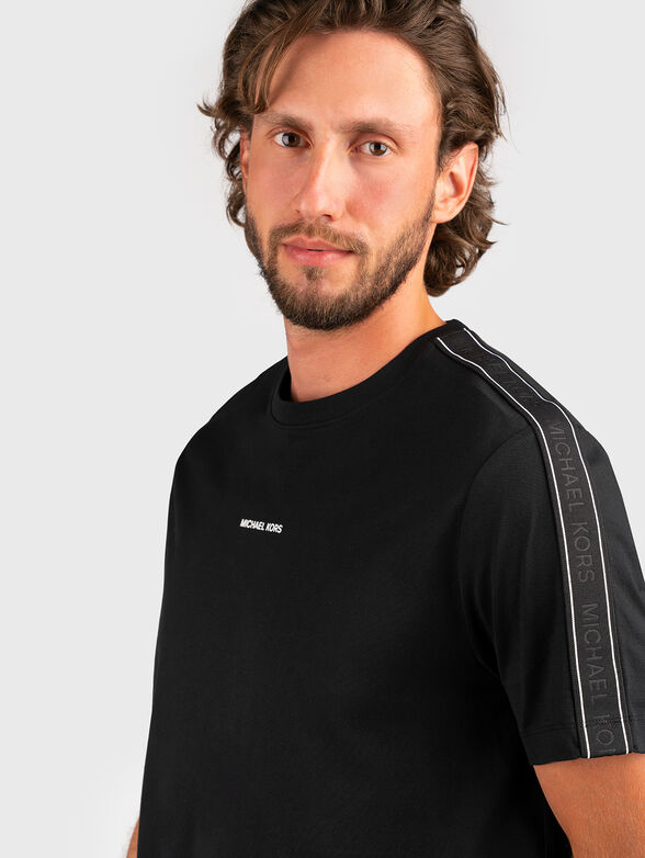 Black T-shirt with logo details - 4