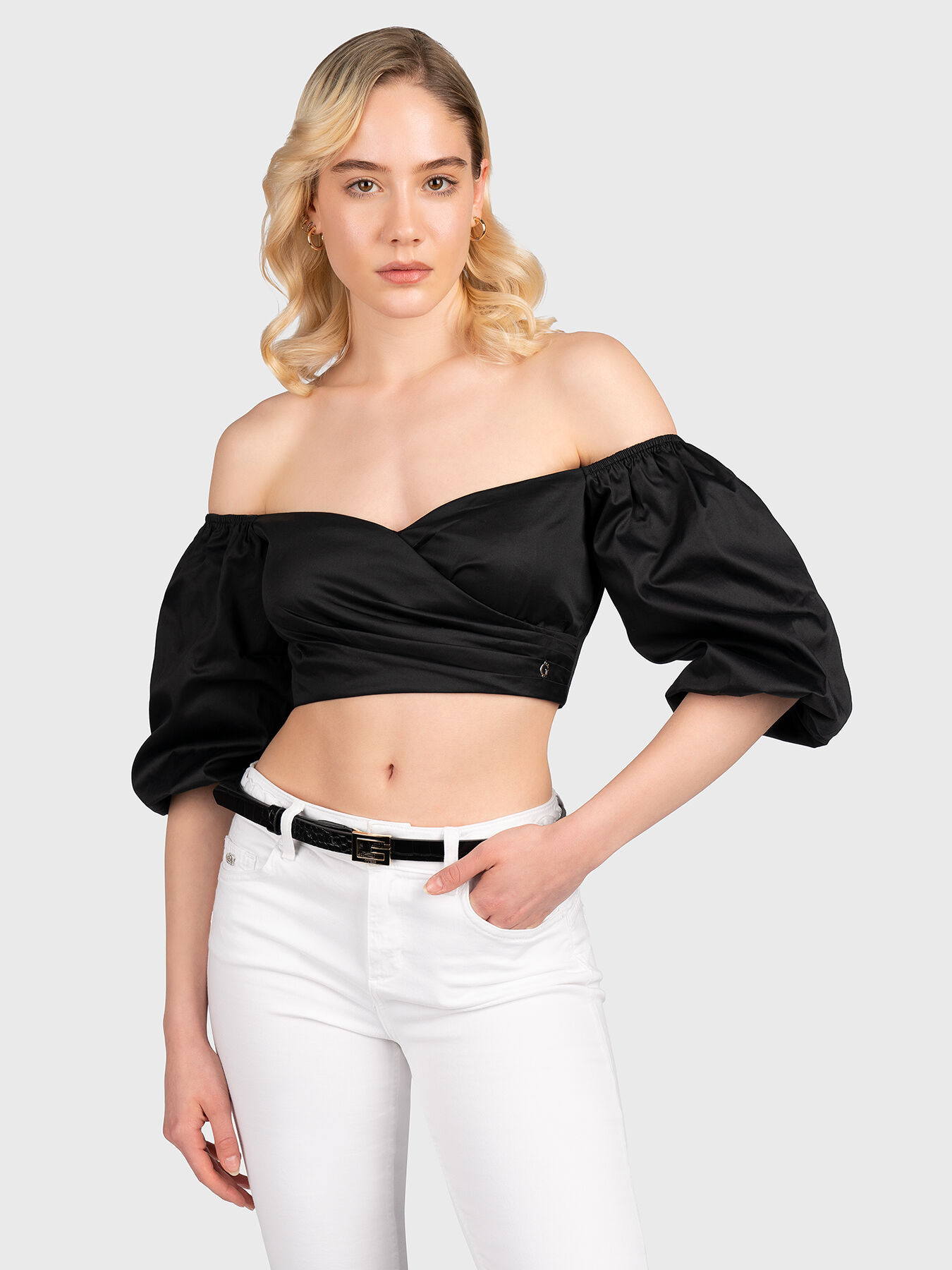 Black puff sleeve crop top brand GUESS Globalbrandsstore en