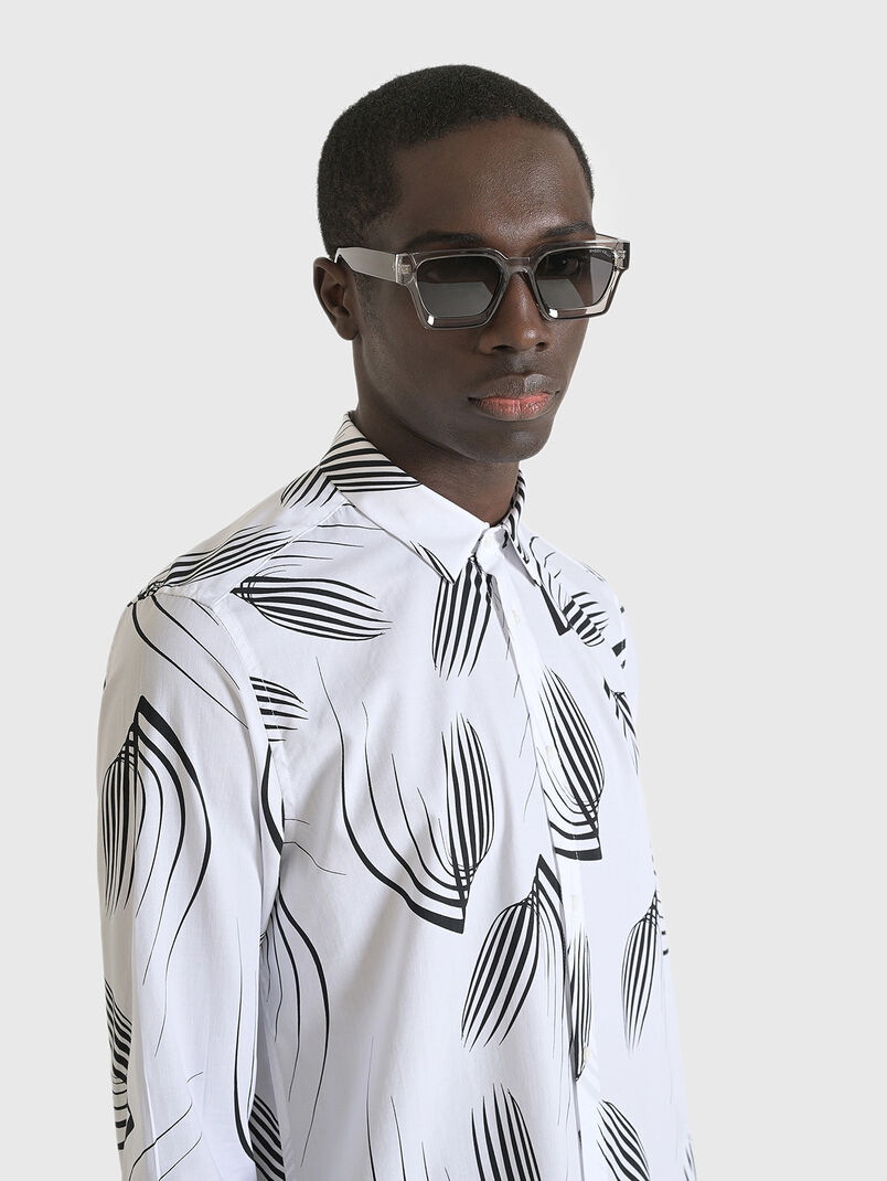 Long sleeve shirt with accent print - 3