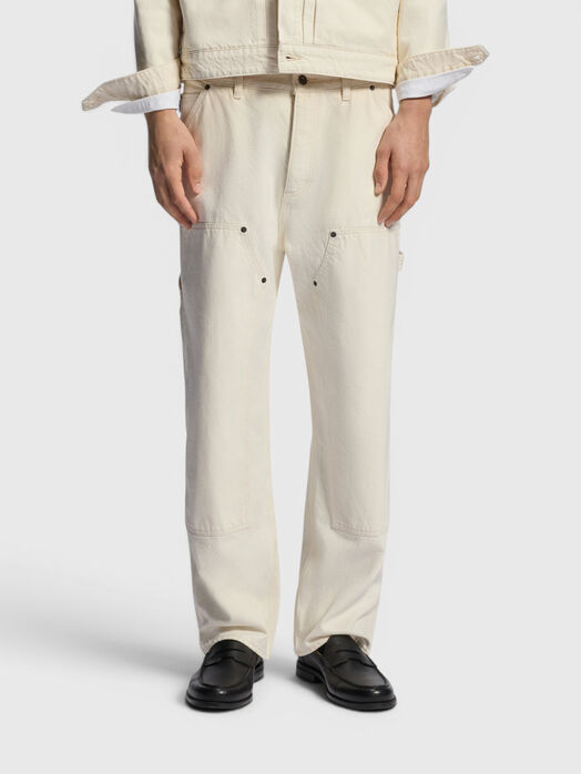 Jeans with accent pockets