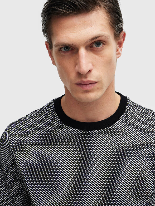 T-shirt with contrasting neckline - 4