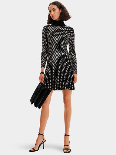 Knitted dress with geometric print - 5