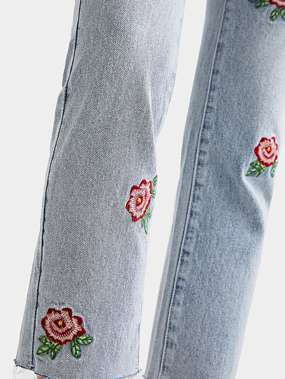 Cropped jeans with floral details - 4
