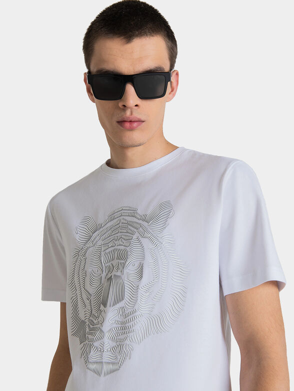 Blue T-shirt with accent embossed print - 1