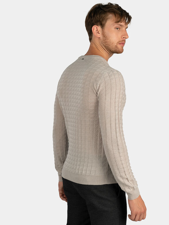 Beige sweater with texture - 3