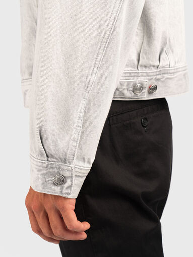 Denim jacket with accent back - 5