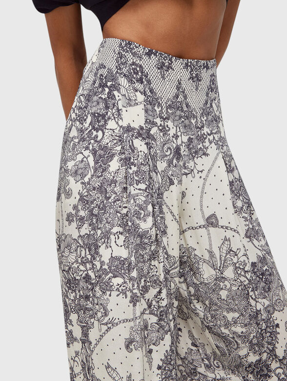 Pants with lace print - 3