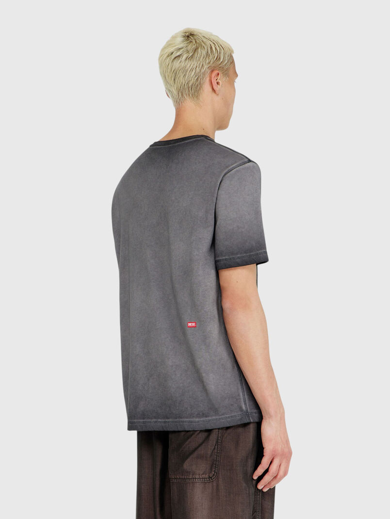 Light gray T-shirt with a round neckline - 3