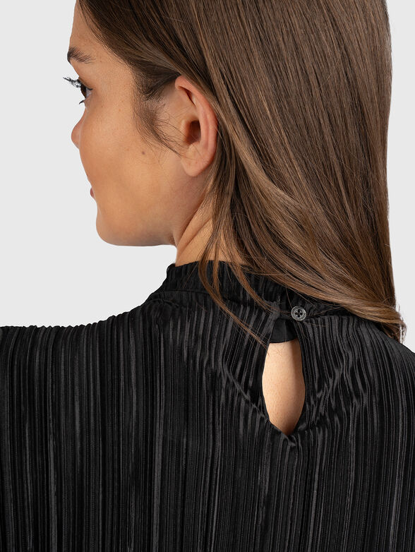 Pleated satin dress with belt - 4