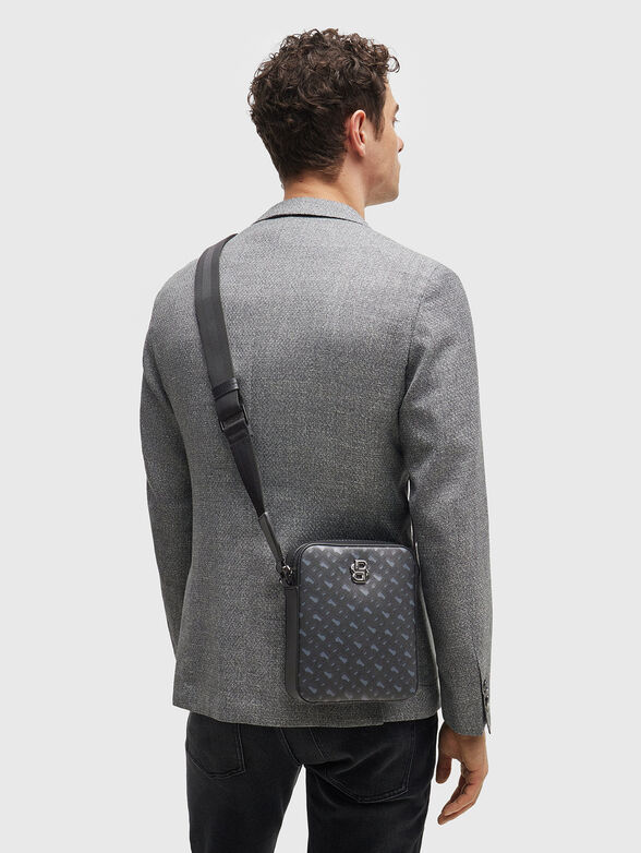 Crossbody bag with monogram print - 4