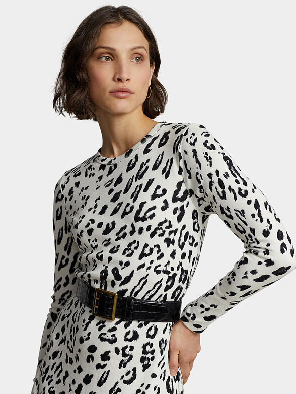 Dress with long sleeves and animal print - 4