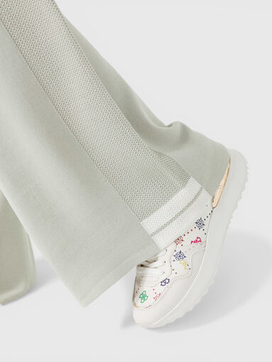 Sports trousers with embroidered logo - 4