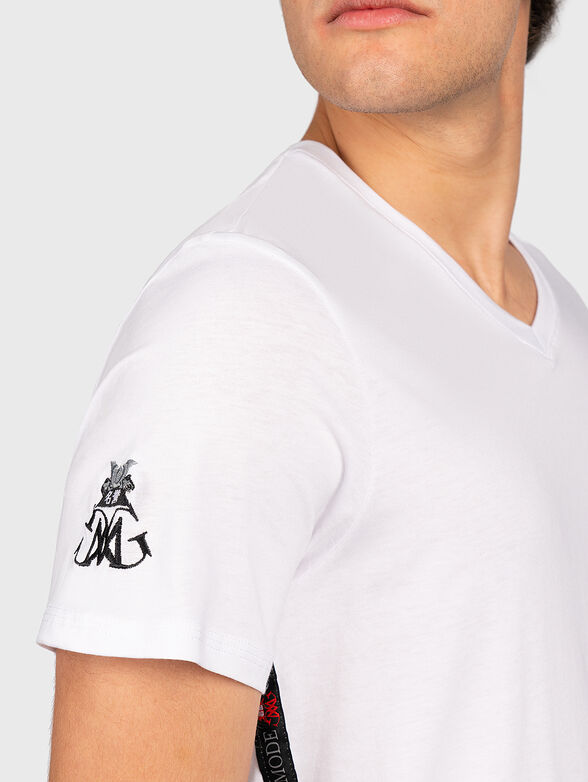 V-neck t-shirt - 2