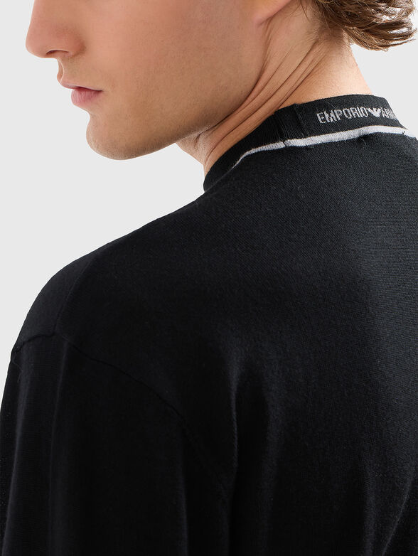 Sweater with contrasting details - 4