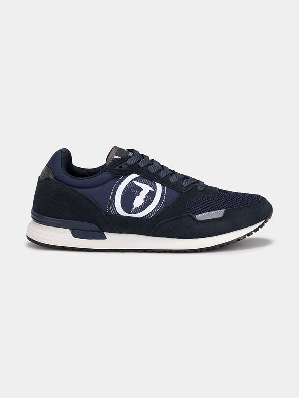 Sports shoes with logo - 1