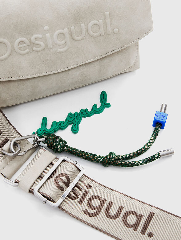 Small bag with detachable decorations - 5