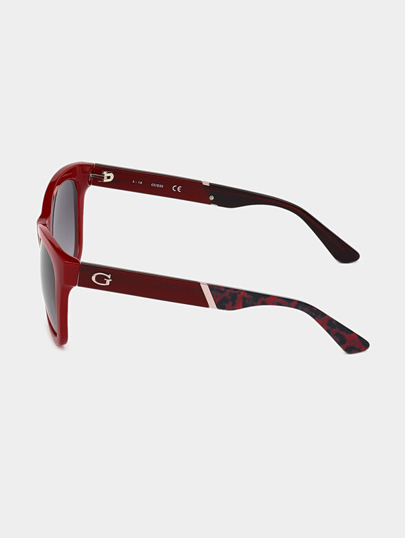 Sunglasses with red frames - 2