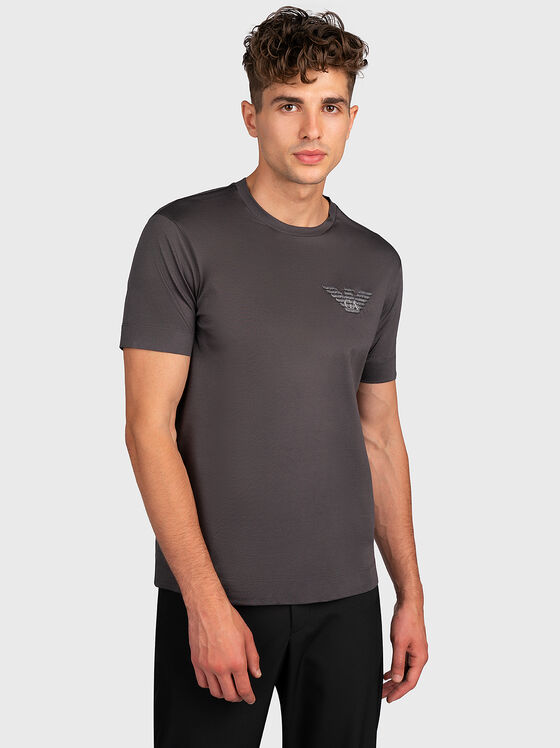 Тениска в сив цвят с лого детайл - 1