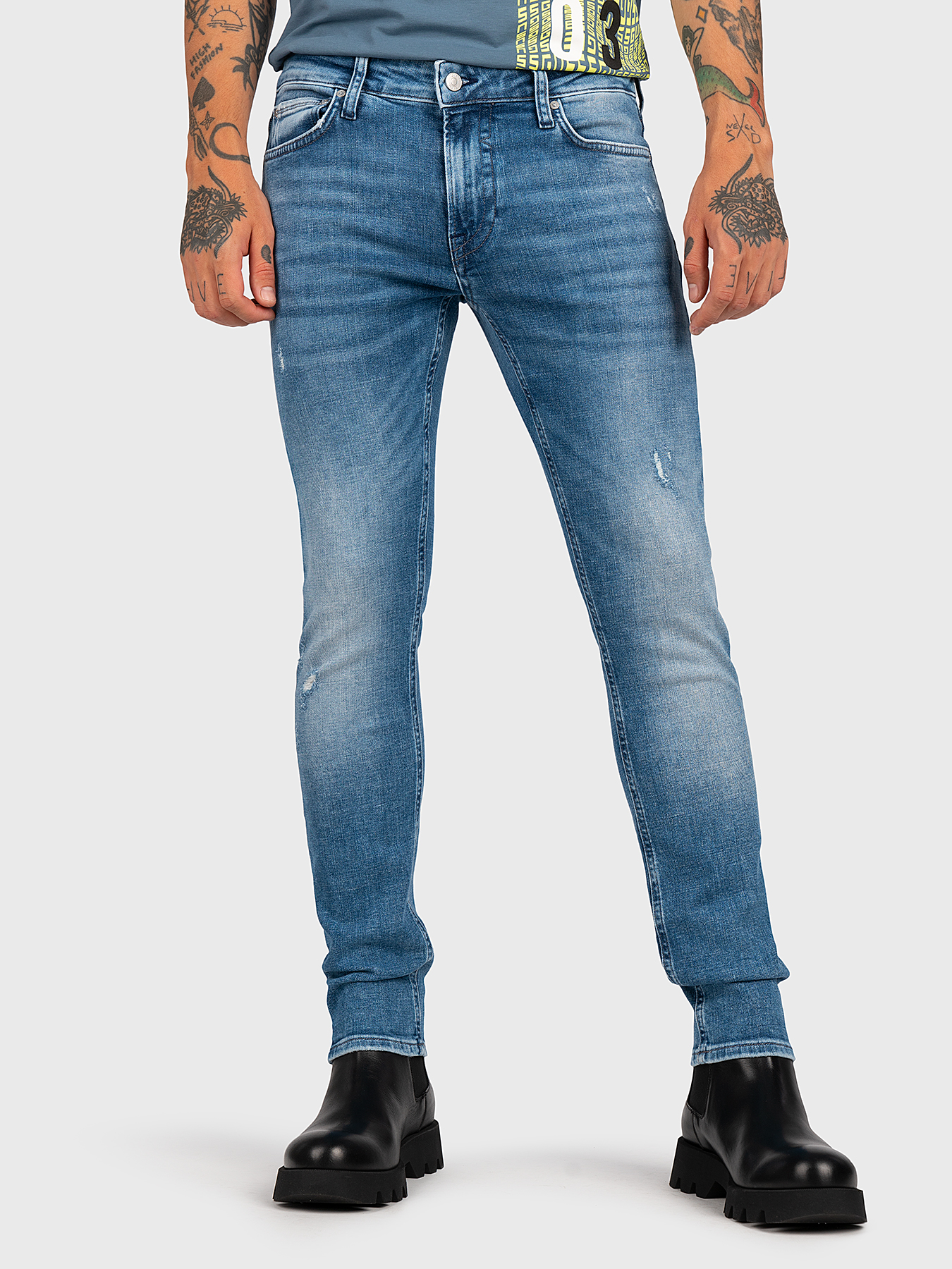 skinny jeans brand GUESS — Globalbrandsstore.com/en