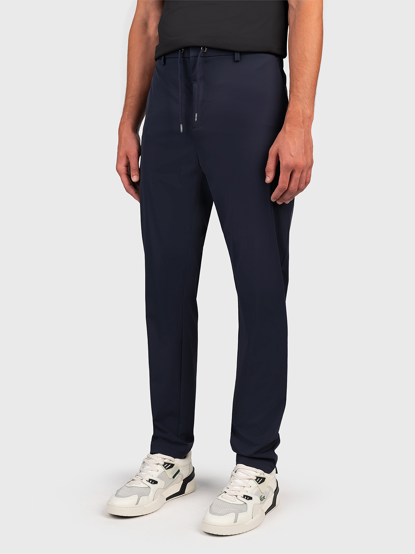 Beige slim chino pants brand GUESS — Globalbrandsstore.com/en