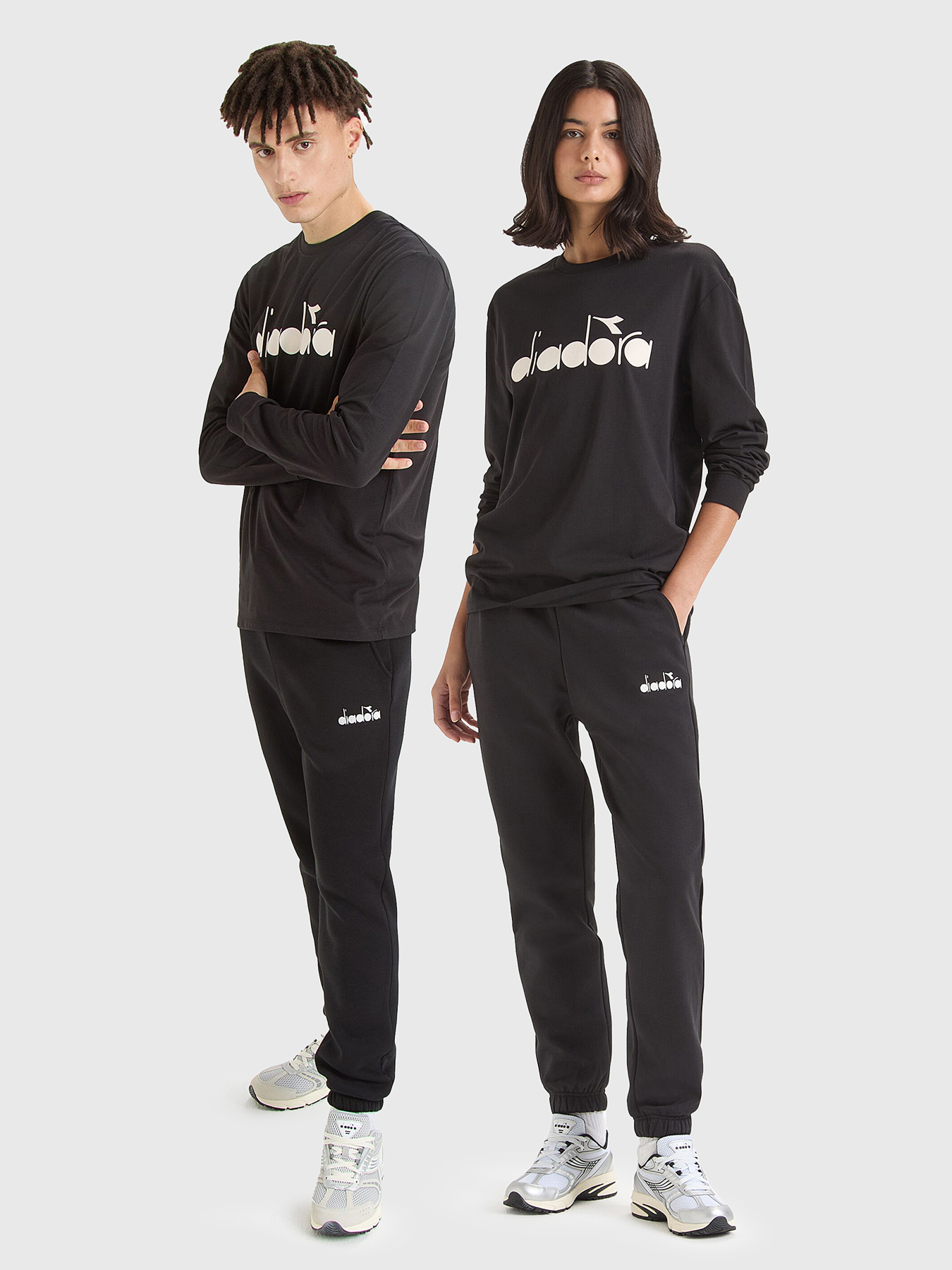 Black blouse with contrasting logo brand DIADORA — Globalbrandsstore.com/en