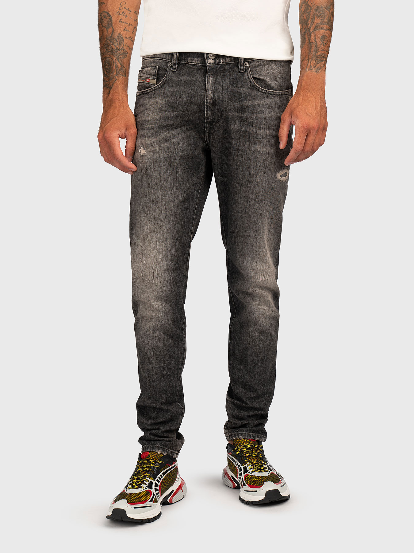 2019 D-STRUKT L.32 jeans brand DIESEL — Globalbrandsstore.com/en