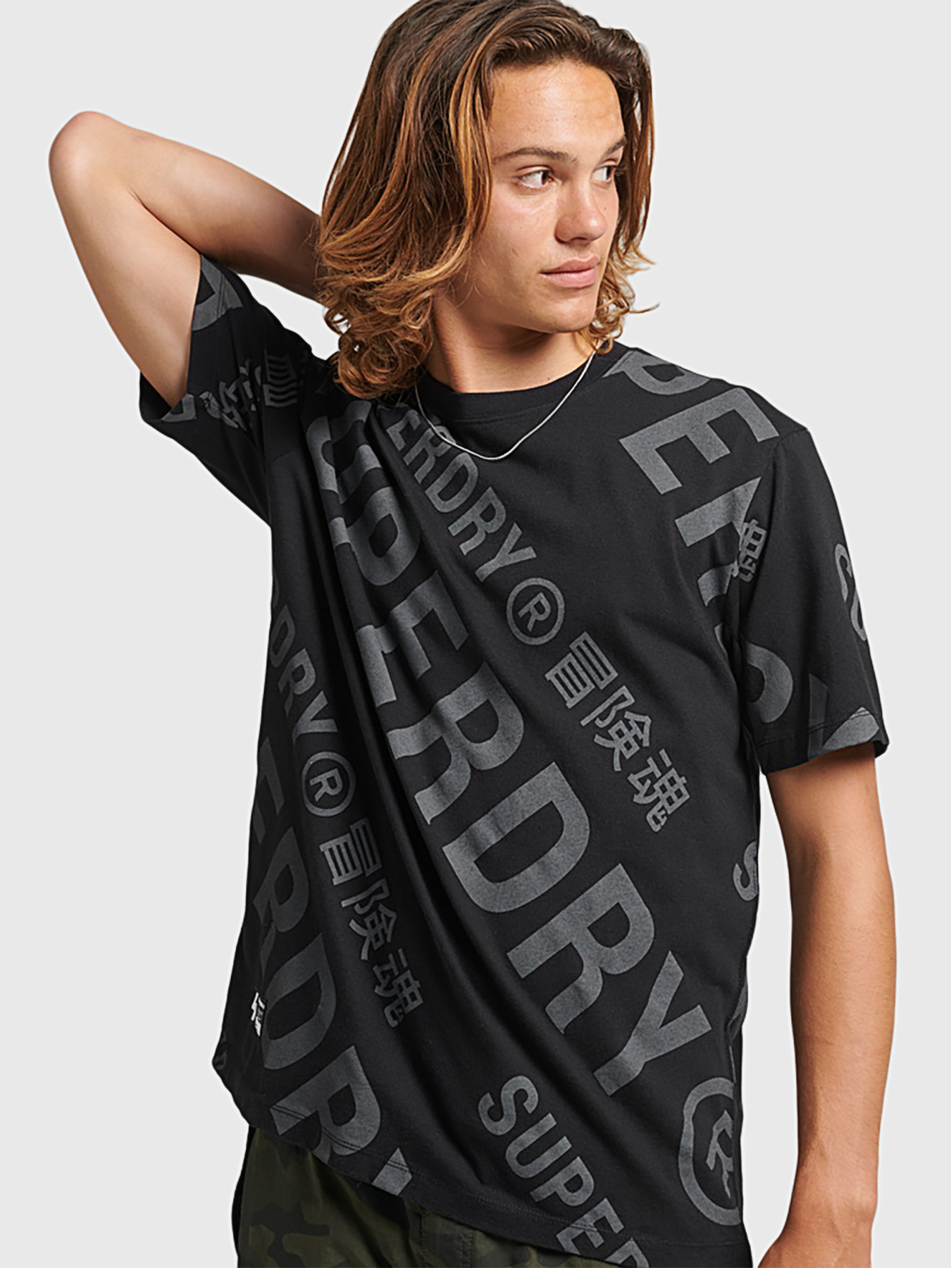 Superdry★エッセンシャル ロゴ刺繍Tシャツ 送関込 mens Essential Embroidered T-Shirt in Black | Superdry US