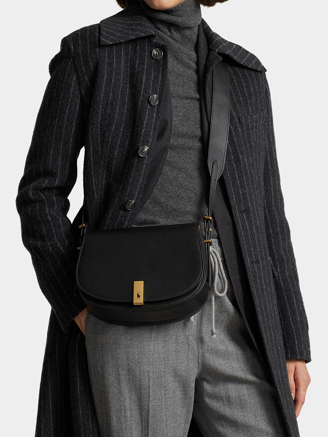 存在感◎*LAUREN RALPH LAUREN* ブラス&エナメル ロゴ バングル LAUREN RALPH LAUREN ゴールドプレーテッド ロゴプラーク