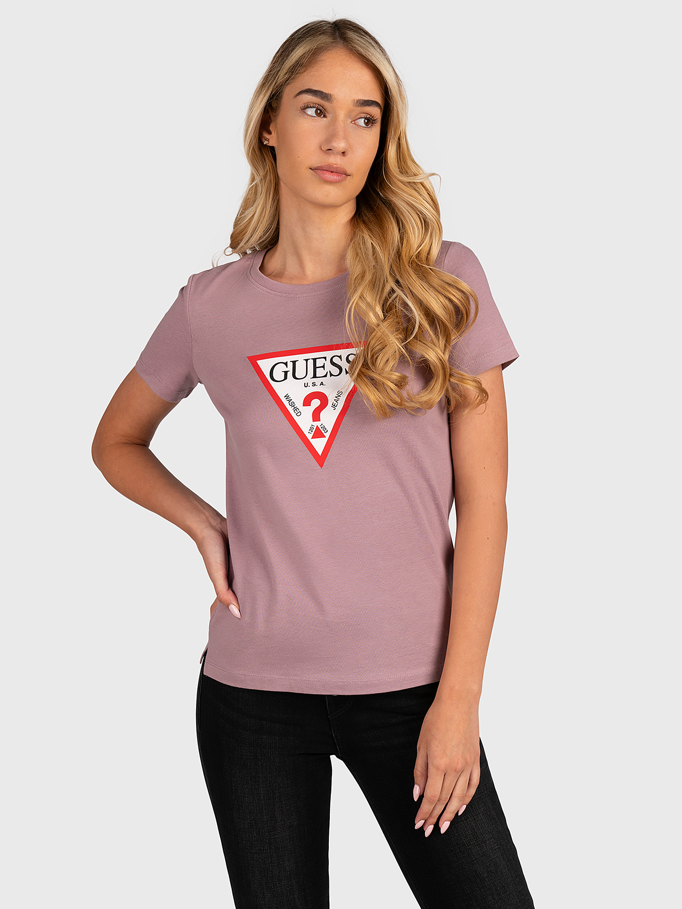 Triangle logo T-shirt brand GUESS — Globalbrandsstore.com/en