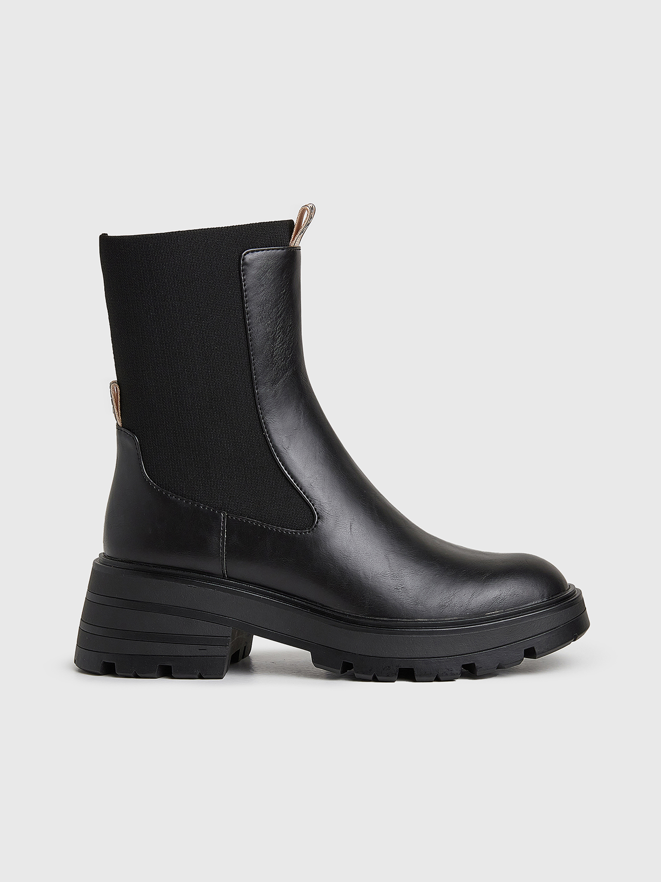Black Chelsea boots in eco leather brand Pepe Jeans