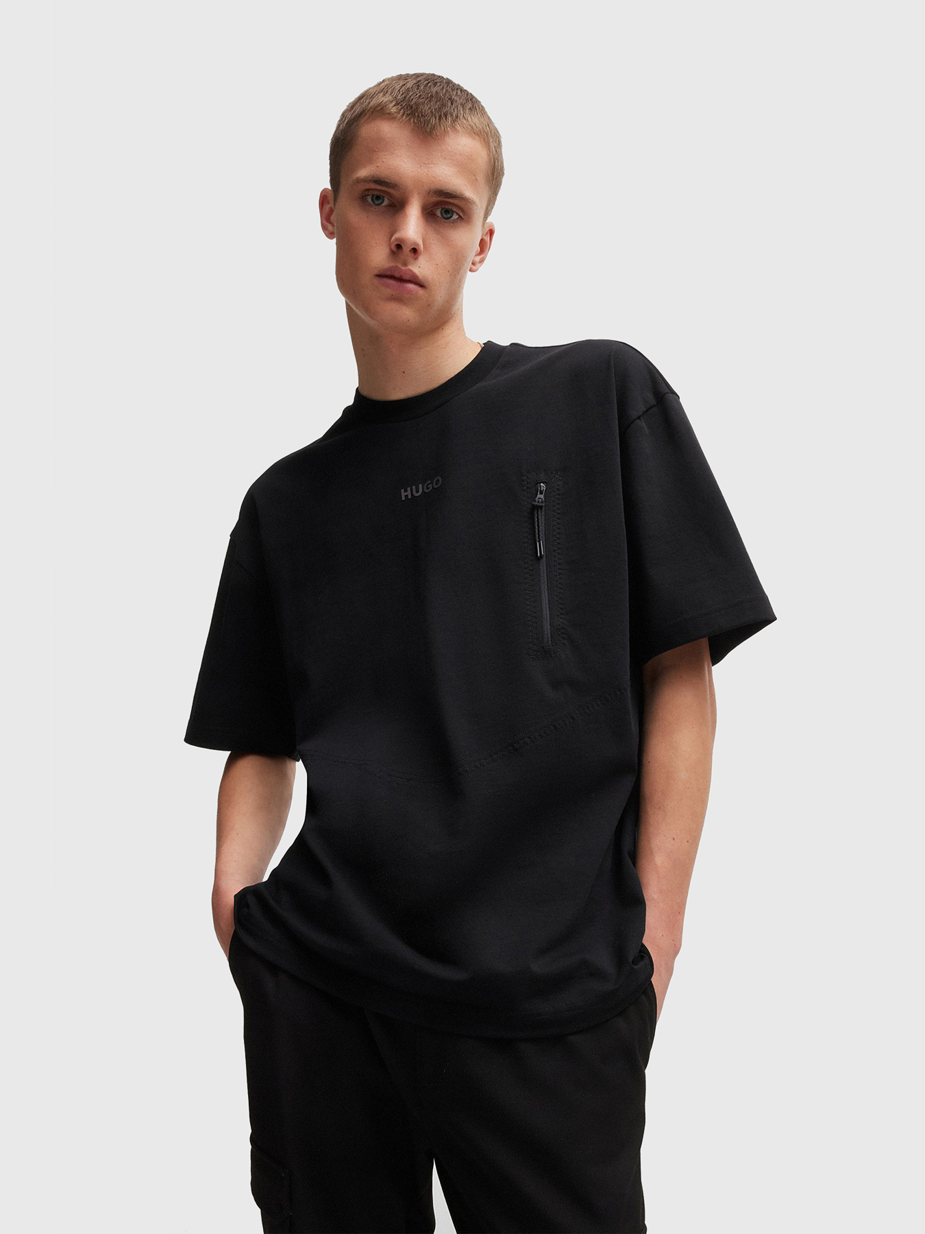 Tシャツ・カットソー FAUSTO PUGLISI Men Tops FRU7091PF0230999 Black Men's T-shirt with tonal logo embroidery | Black | Diesel